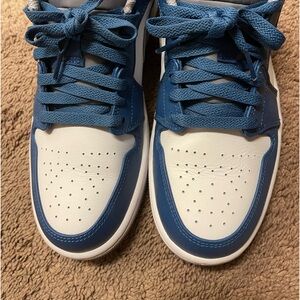 Men’s Air Jordan 1 Low Sneakers Size 9